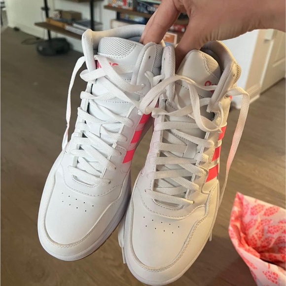 Adidas women’s hoops size 8.5 - Picture 5 of 6